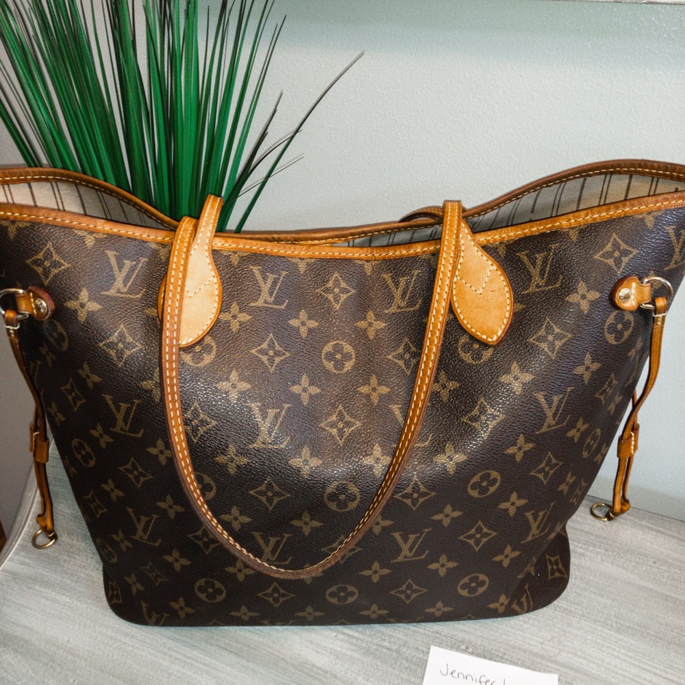 Sold! Louis Vuitton Neverfull Monogram MM